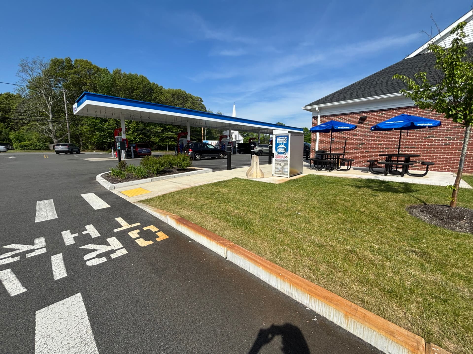 Commercial property landscaping and lawn maintenance